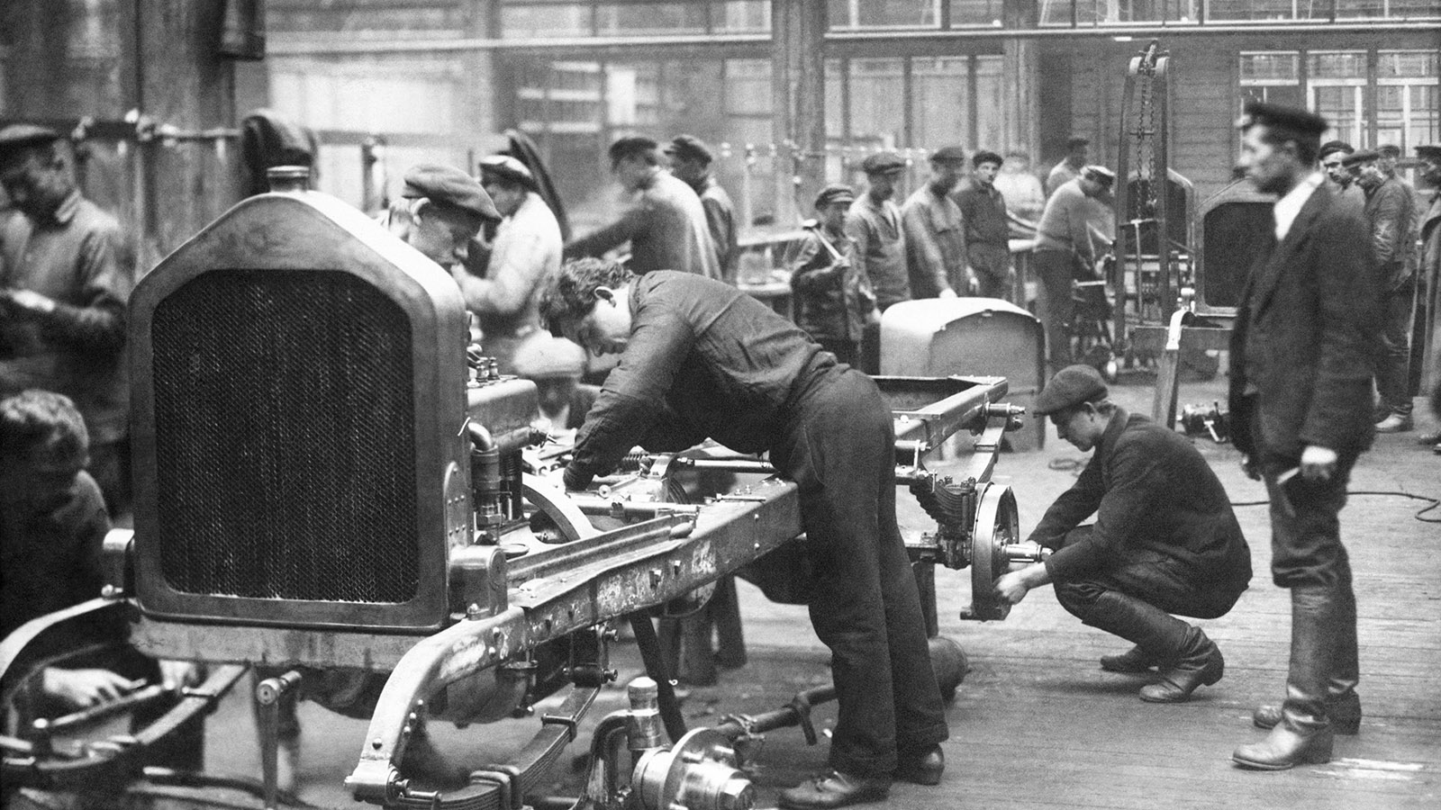 1931 Год. Вступает в строй реконструированный завод АМО