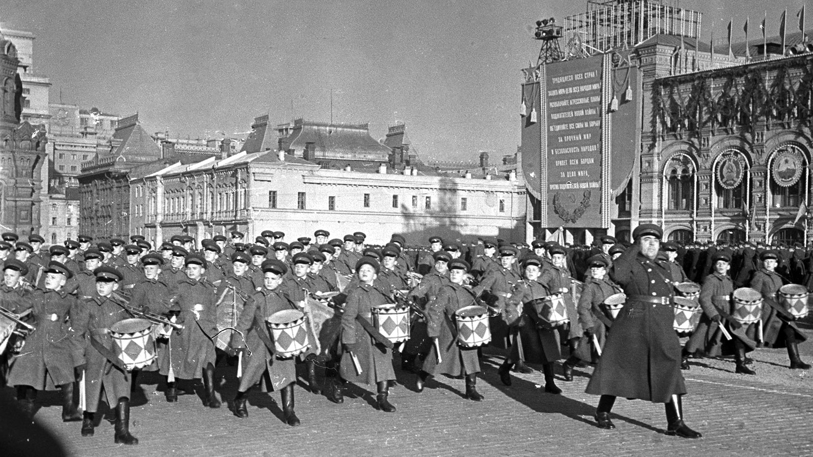 Парад на красной площади 7 ноября 1945 года